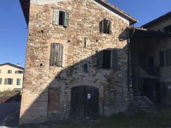 appartamento in vendita a Langhirano in zona Tordenaso