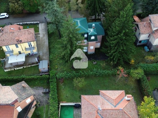casa indipendente in vendita a Langhirano in zona Cozzano