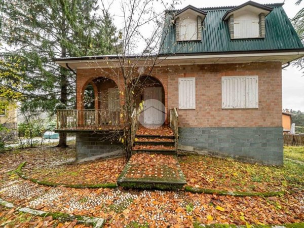 casa indipendente in vendita a Langhirano in zona Cozzano