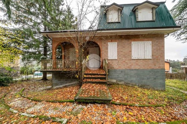 casa indipendente in vendita a Langhirano in zona Cozzano