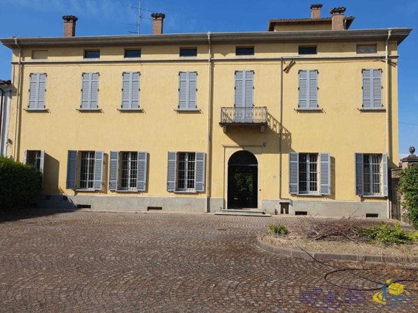 casa indipendente in vendita a Langhirano in zona Pilastro