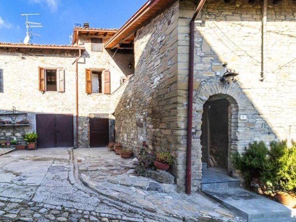 casa indipendente in vendita a Langhirano in zona Quinzano