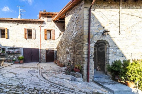 casa indipendente in vendita a Langhirano in zona Quinzano