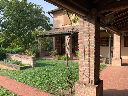 casa indipendente in vendita a Langhirano in zona Pilastro