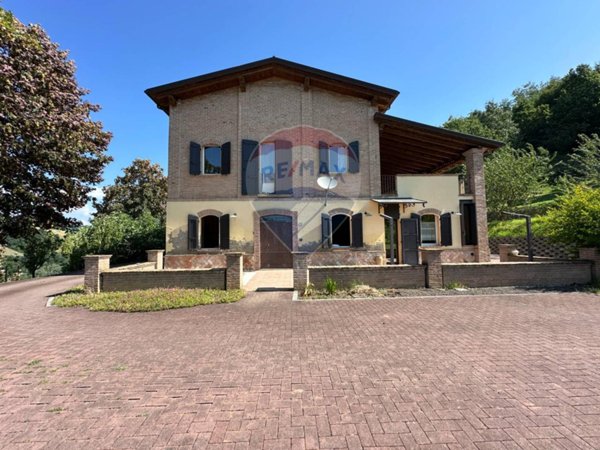 casa indipendente in vendita a Langhirano in zona Casatico