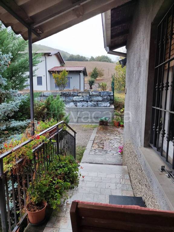 casa indipendente in vendita a Langhirano in zona Berzola