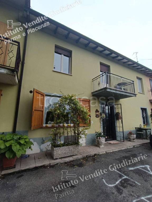 appartamento in vendita a Langhirano in zona Pastorello