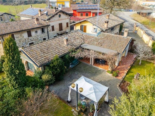 casa indipendente in vendita a Langhirano