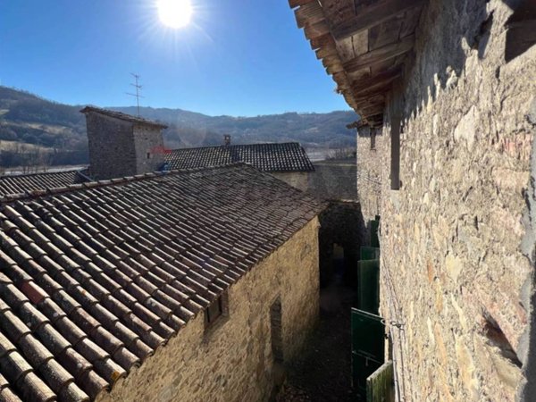 casa indipendente in vendita a Langhirano in zona Pastorello