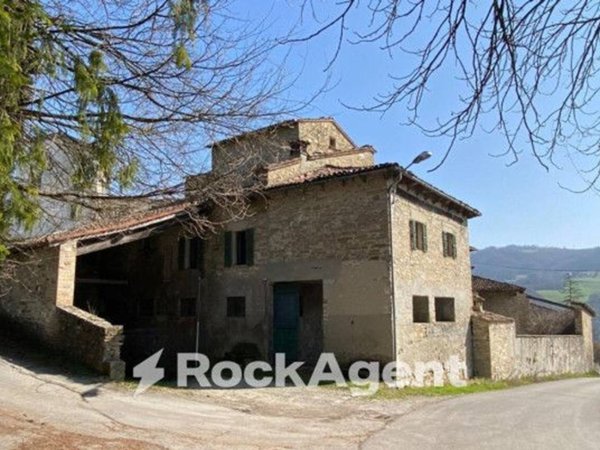 casa indipendente in vendita a Langhirano in zona Cattabiano