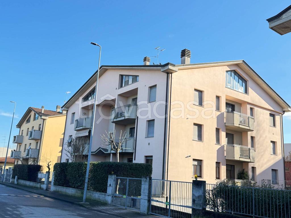 appartamento in vendita a Langhirano in zona Pilastro