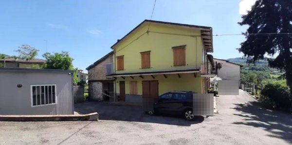 casa indipendente in vendita a Langhirano in zona Pastorello