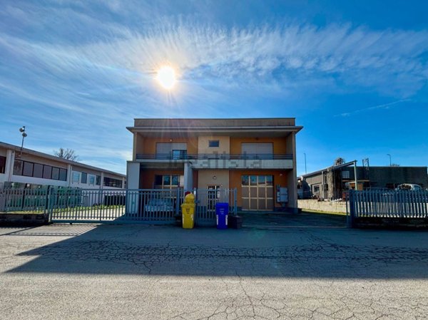 capannone in vendita a Langhirano in zona Cascinapiano