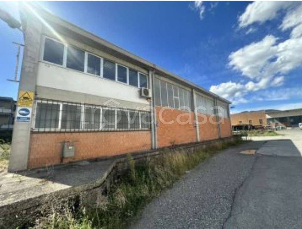 locale commerciale in vendita a Langhirano