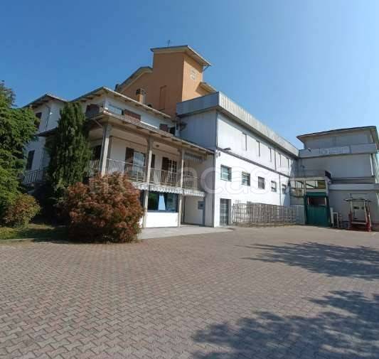 capannone in vendita a Langhirano in zona Cascinapiano