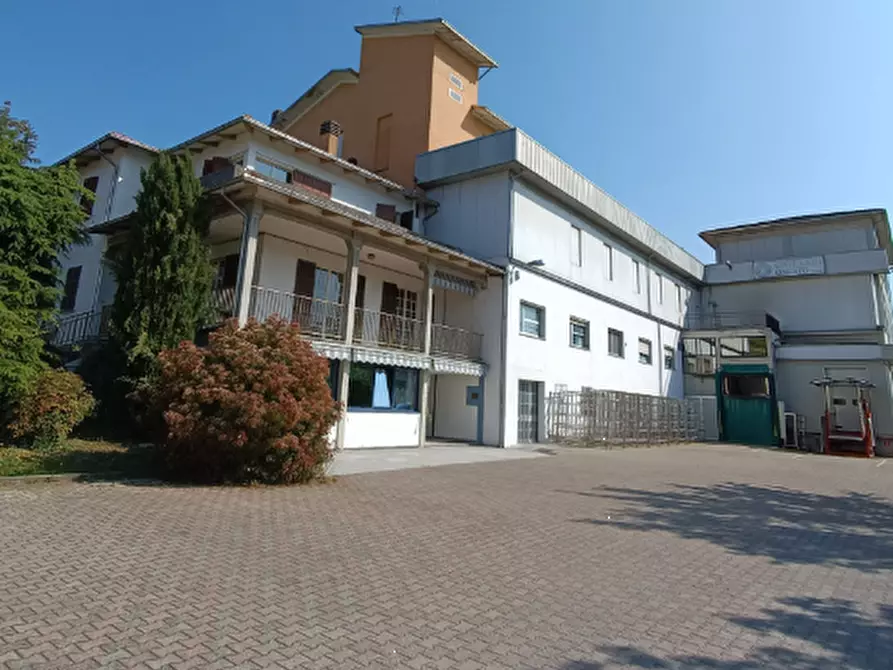 capannone in vendita a Langhirano in zona Cascinapiano