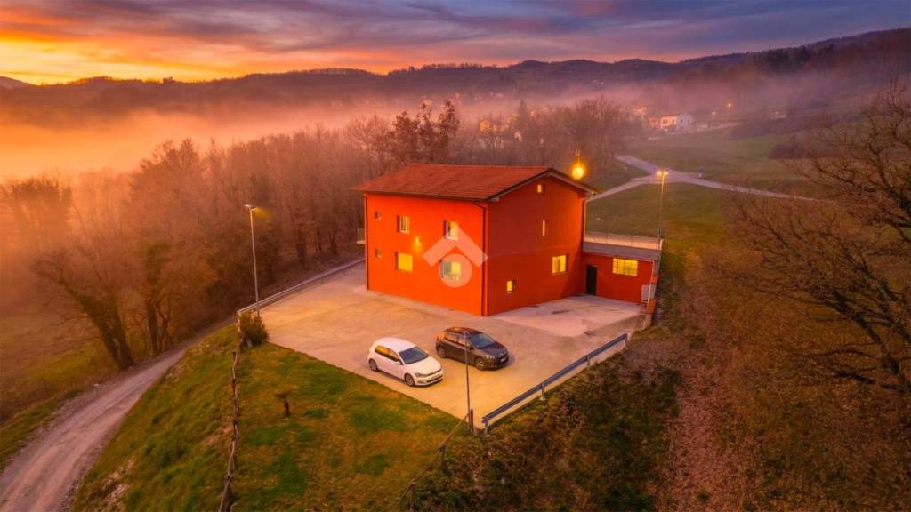 casa indipendente in vendita a Langhirano in zona Cozzano