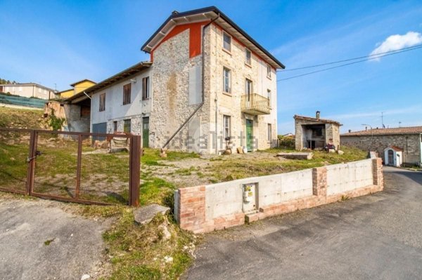 casa indipendente in vendita a Langhirano in zona Cozzano