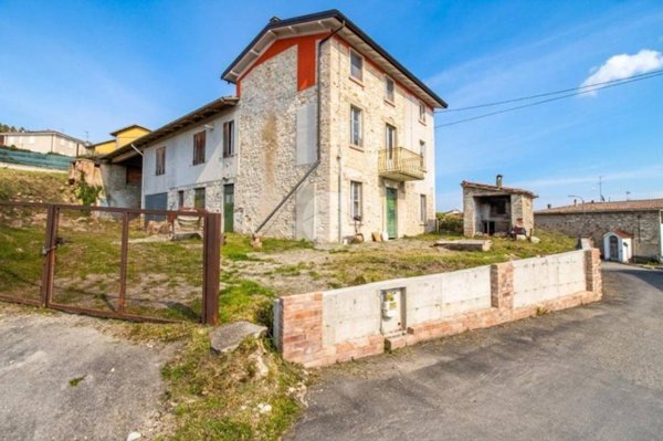casa indipendente in vendita a Langhirano in zona Cozzano
