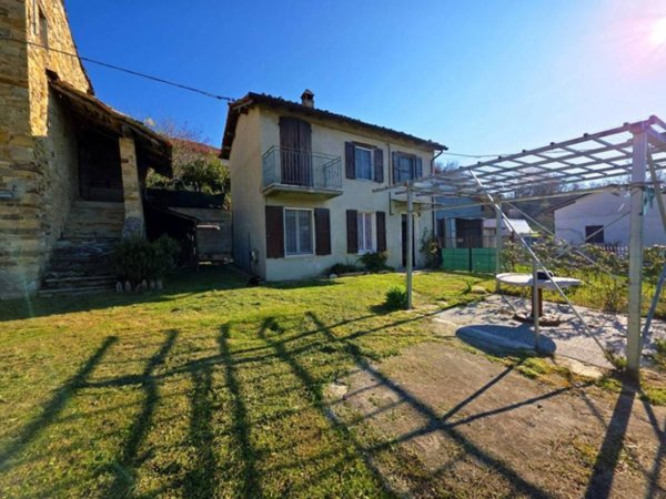 casa indipendente in vendita a Langhirano in zona Cozzano