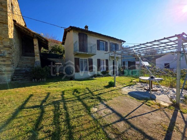 casa indipendente in vendita a Langhirano in zona Cozzano