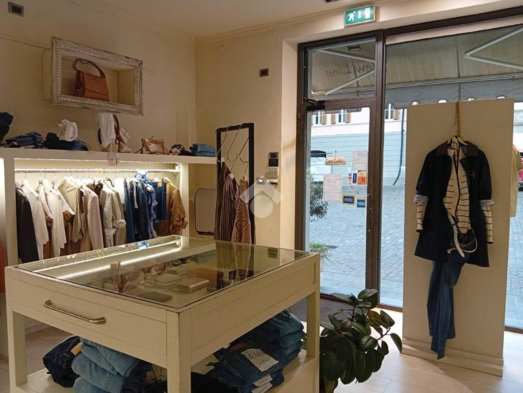 negozio in vendita a Langhirano