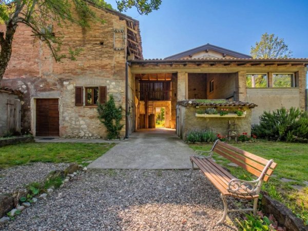 casa indipendente in vendita a Langhirano in zona Quinzano