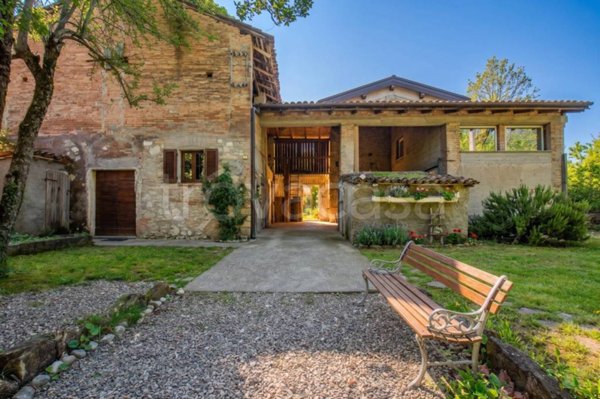 casa indipendente in vendita a Langhirano in zona Quinzano