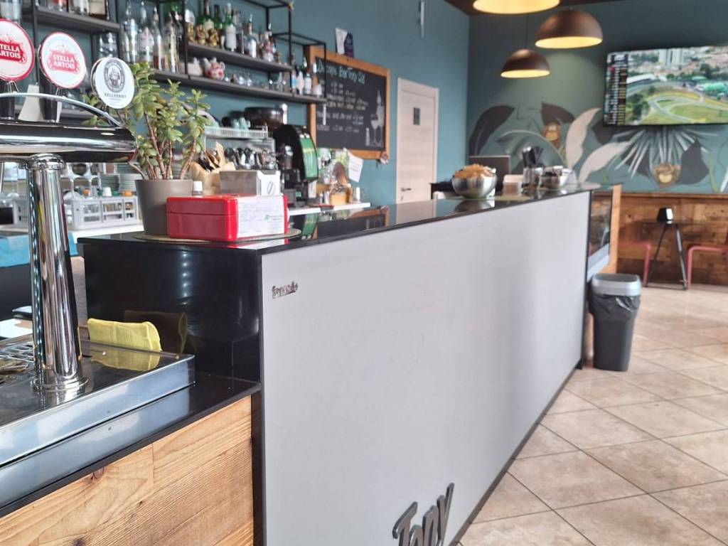 negozio in vendita a Langhirano