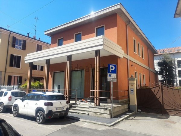 intera palazzina in vendita a Langhirano