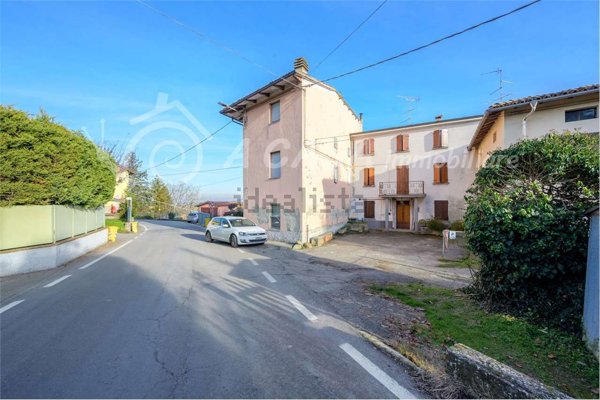 casa indipendente in vendita a Langhirano in zona Arola