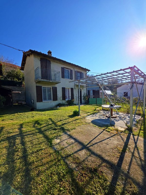 appartamento in vendita a Langhirano in zona Cozzano