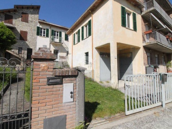casa semindipendente in vendita a Langhirano in zona Cozzano