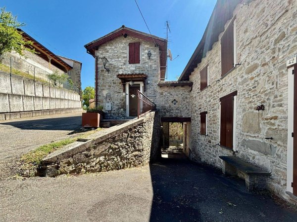 casa indipendente in vendita a Langhirano in zona Antesica