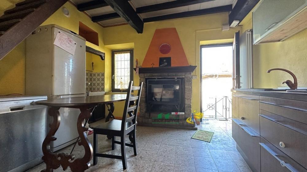 casa indipendente in vendita a Langhirano in zona Tordenaso