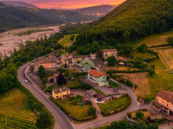 appartamento in vendita a Langhirano in zona Berzola