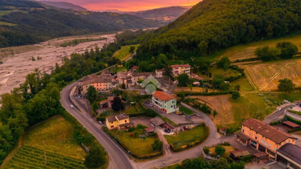 appartamento in vendita a Langhirano in zona Berzola