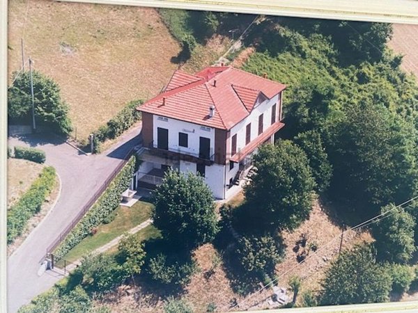 casa indipendente in vendita a Langhirano in zona Sodina