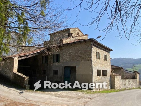 casa indipendente in vendita a Langhirano in zona Cattabiano