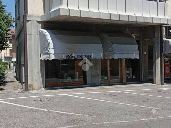 negozio in vendita a Langhirano