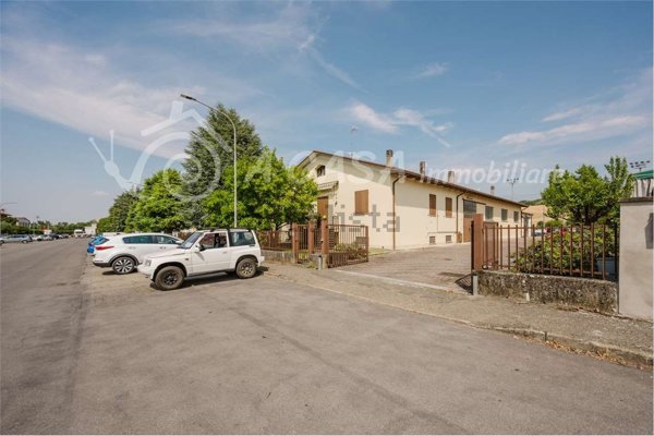 casa indipendente in vendita a Langhirano in zona Case Schianchi