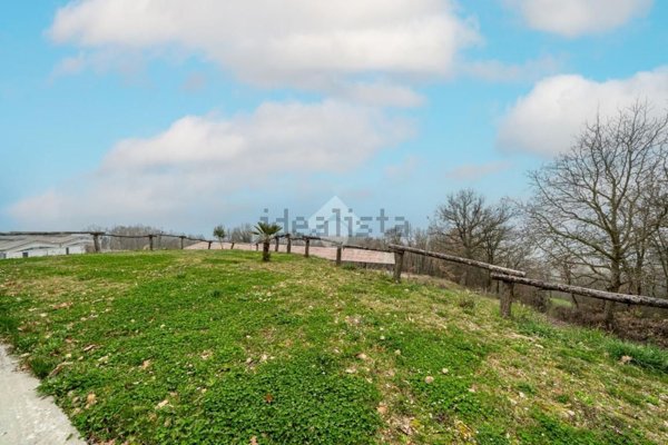 casa indipendente in vendita a Langhirano in zona Cozzano