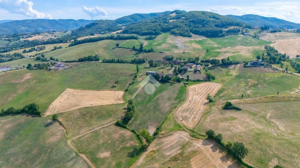 casa indipendente in vendita a Langhirano in zona Strognano