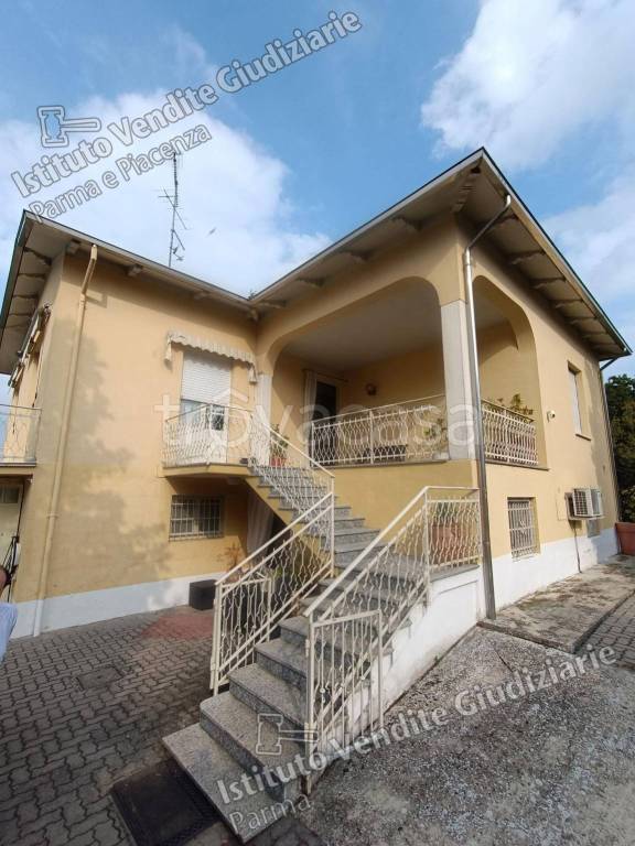 casa indipendente in vendita a Langhirano in zona Manzano