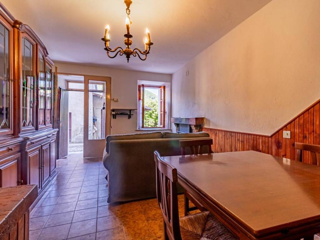 casa indipendente in vendita a Langhirano in zona Costa di Castrignano
