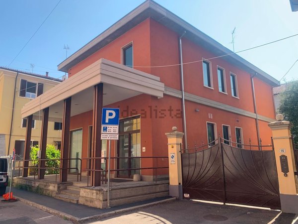 ufficio in vendita a Langhirano in zona Case Schianchi