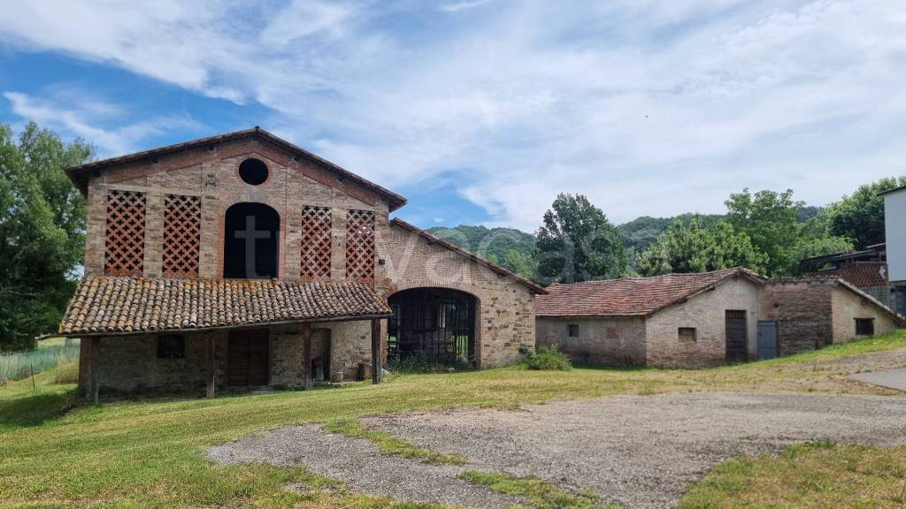 casa indipendente in vendita a Langhirano in zona Berzola