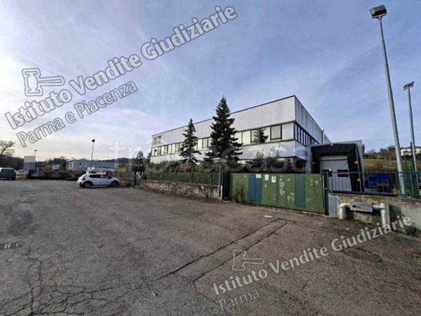 locale commerciale in vendita a Langhirano in zona Cascinapiano