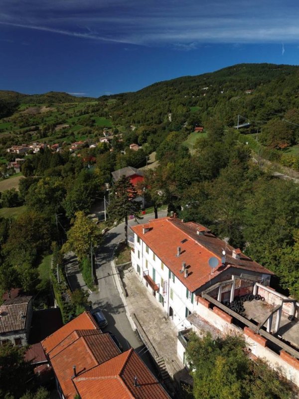 appartamento in vendita a Langhirano in zona Cozzano