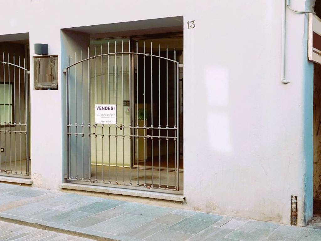 locale commerciale in vendita a Langhirano in zona Case Schianchi